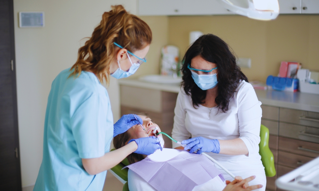 How to Become a Dental Assistant